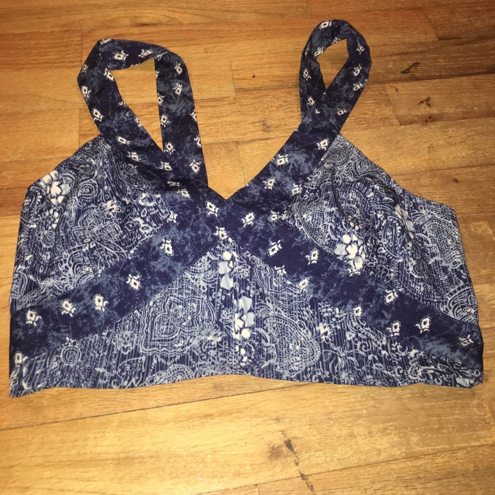 URBAN OUTFITTERS crop top