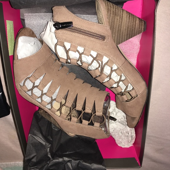 Vince Camuto Booties - Picture 3 of 6