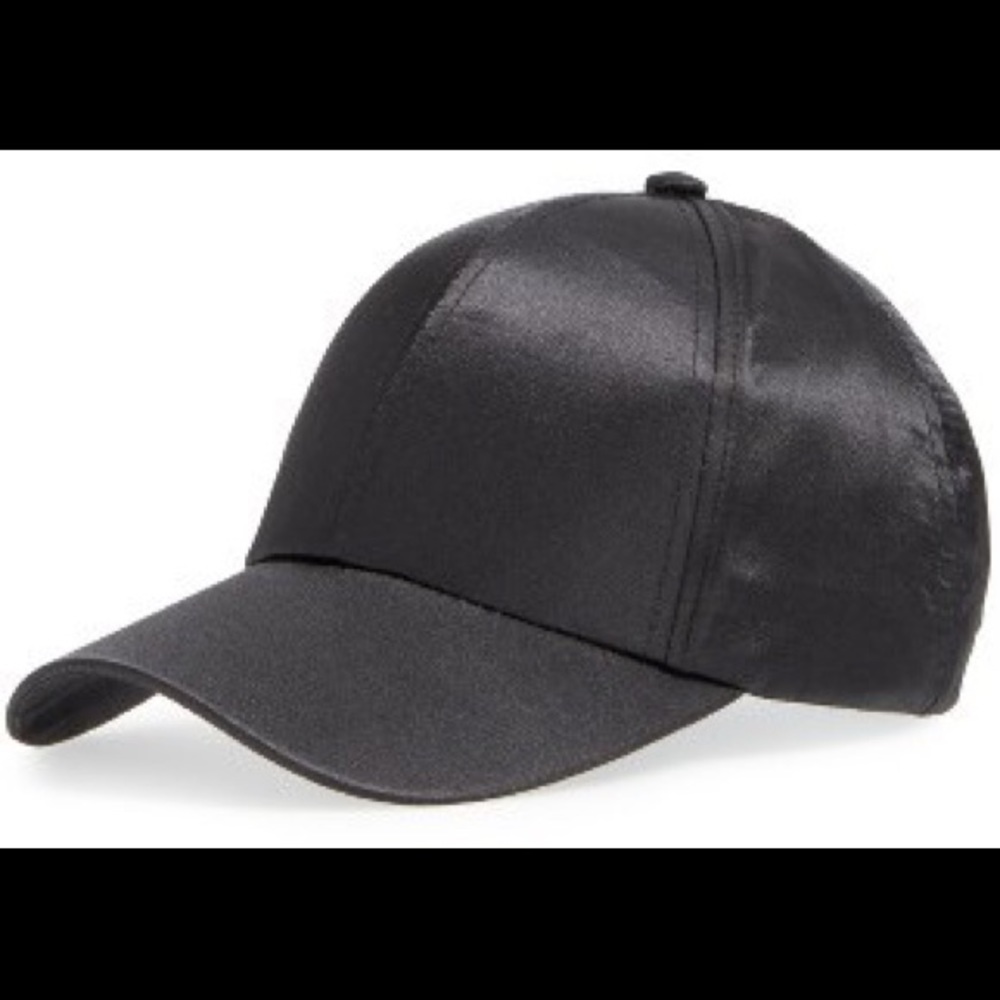 👉🏻LAST ONE!! Black Satin Cap