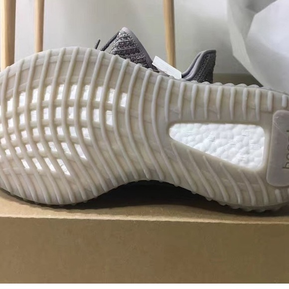 Yeezy 350 v2 Beluga - Picture 5 of 5
