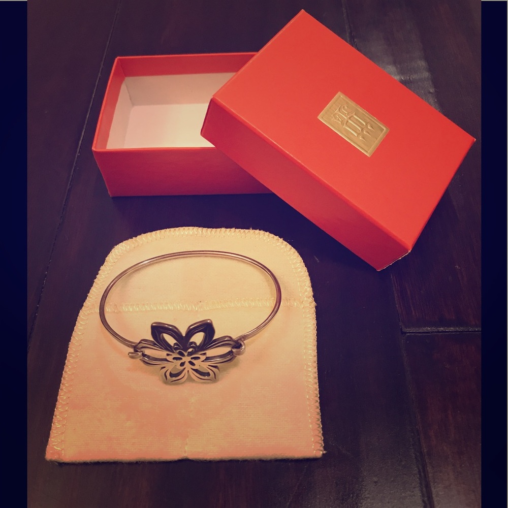 EUC James Avery *Retired* Floral Hook On Bracelet