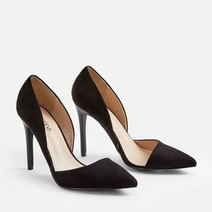 Amiyah Black Faux Suede Pumps
