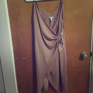 NEW W TAGS: flattering nude dress