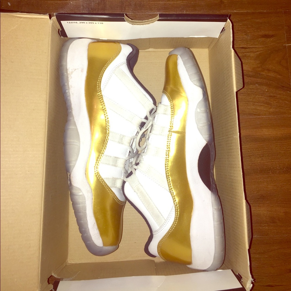 Retro Jordan 11 low white/gold sz 7y