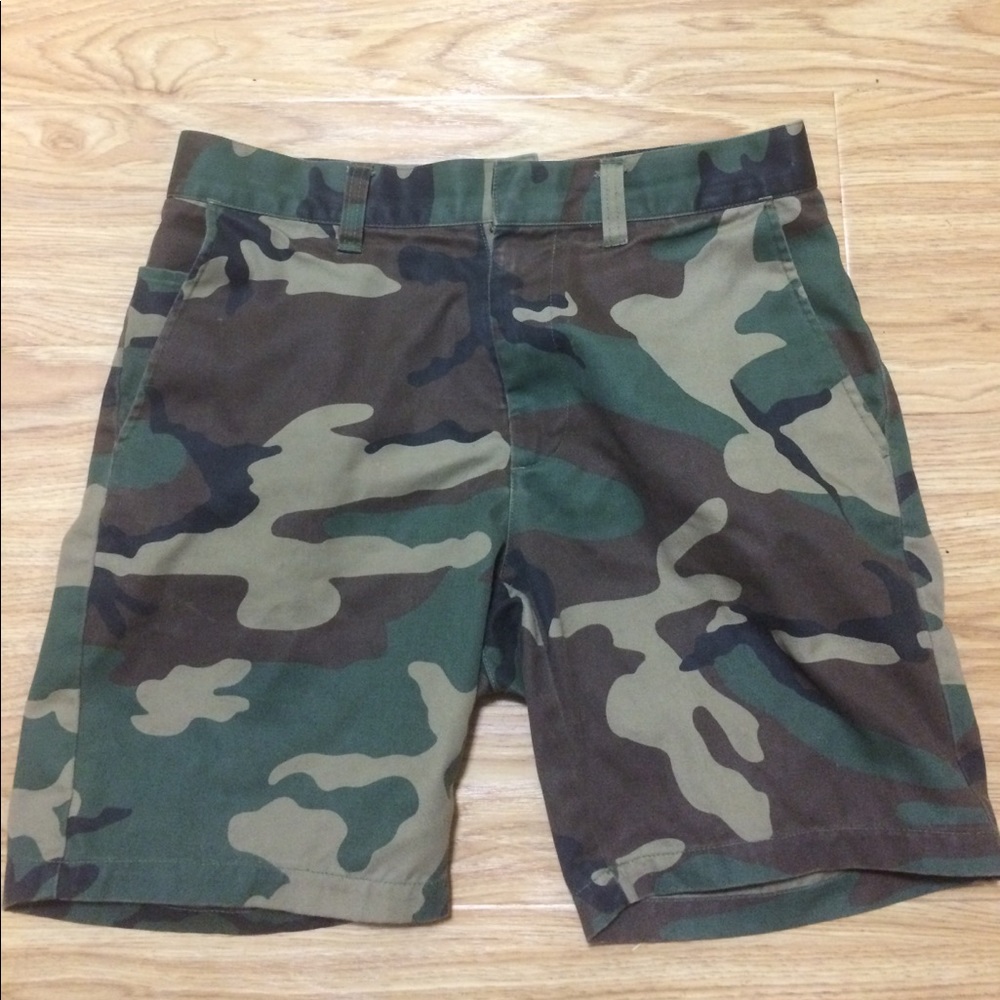 Supreme camo shorts