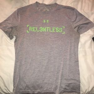 UNDER ARMOUR workout shirt