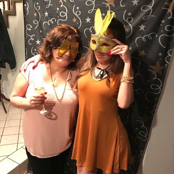 Meet your Posher, Stephanie - Picture 2 of 4