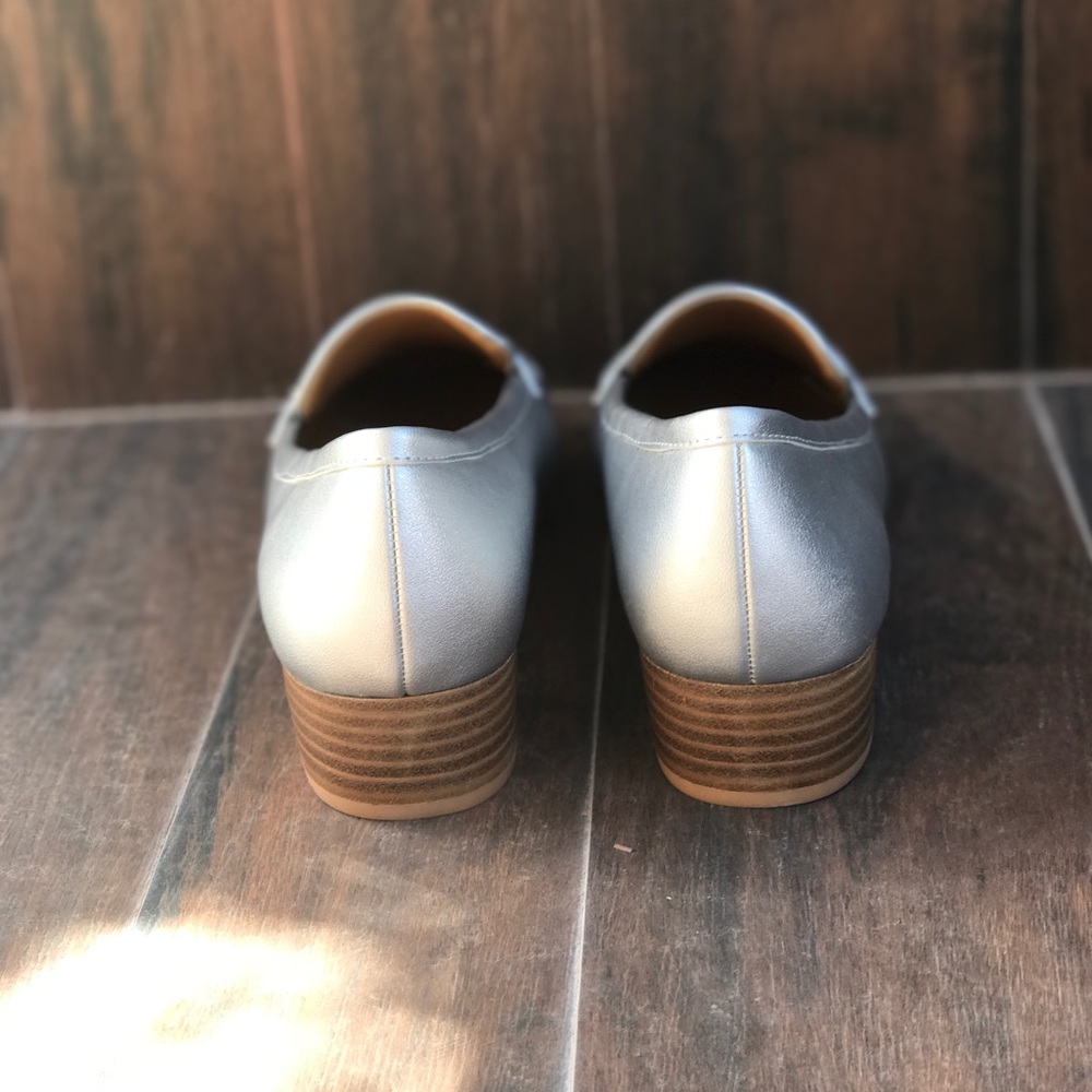Distressed Shimmer Silver Metallic Loafer_5