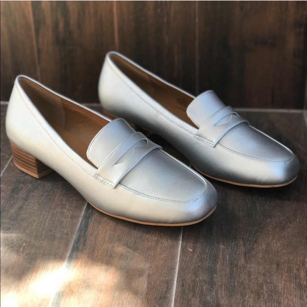 Distressed Shimmer Silver Metallic Loafer_6