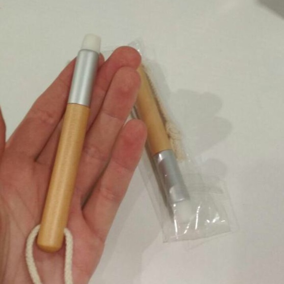 Professional nose & chin blackhead clearing brush - Picture 3 of 3