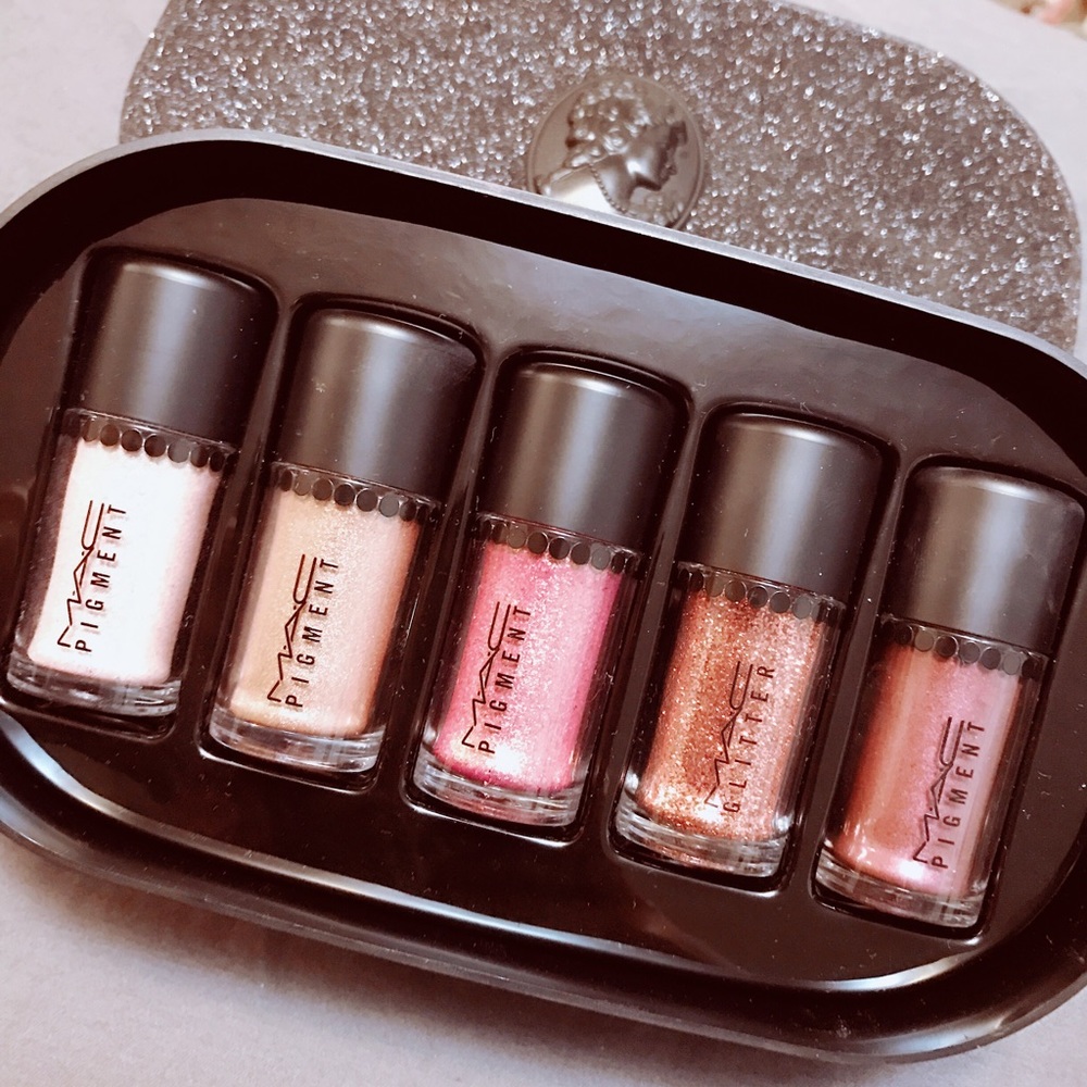 MAC Multi Color Eyeshadow Powder Set