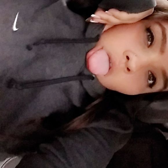 Meet your Posher, Mercedes - Picture 1 of 1