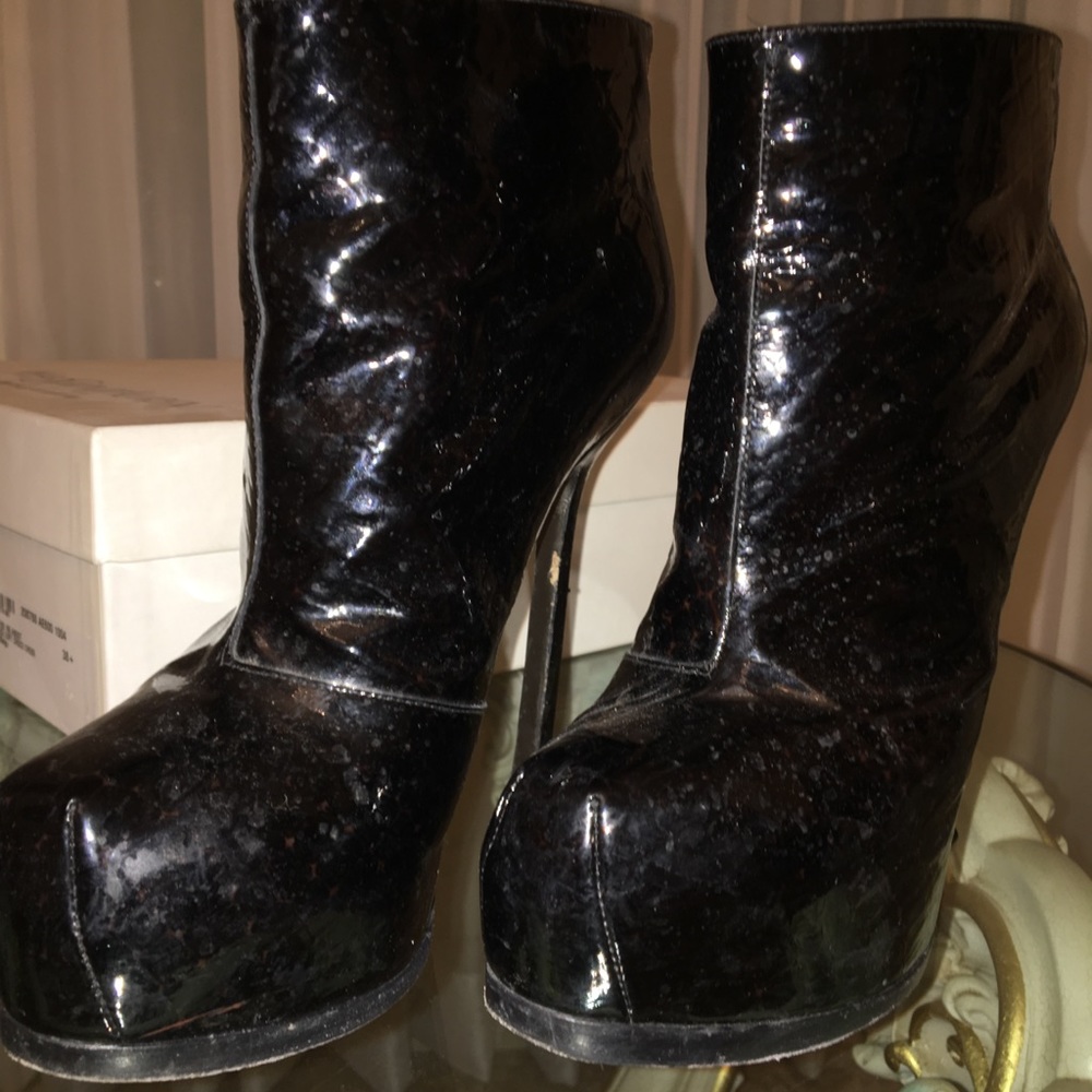 Yves Saint Laurent Tribtoo Aboot