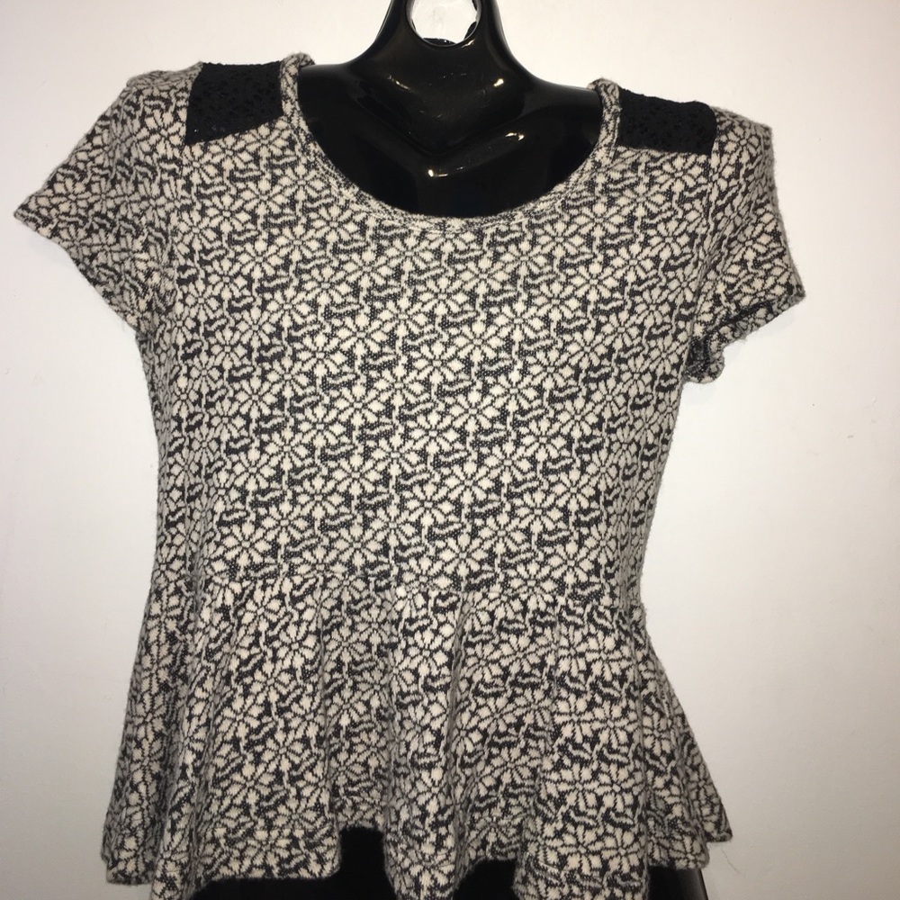 NWOT Anthropologie SS knit top S