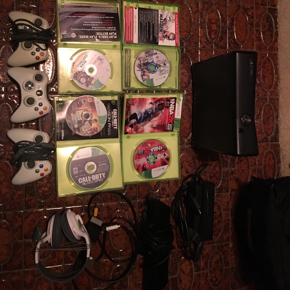 Xbox 360 connect with with five games in a headset
