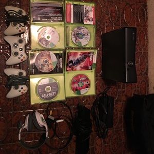 Xbox 360 connect with with five games in a headset