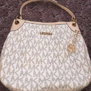 CLASSY GORGEUS AUTHENTIC MK PURSE!!!