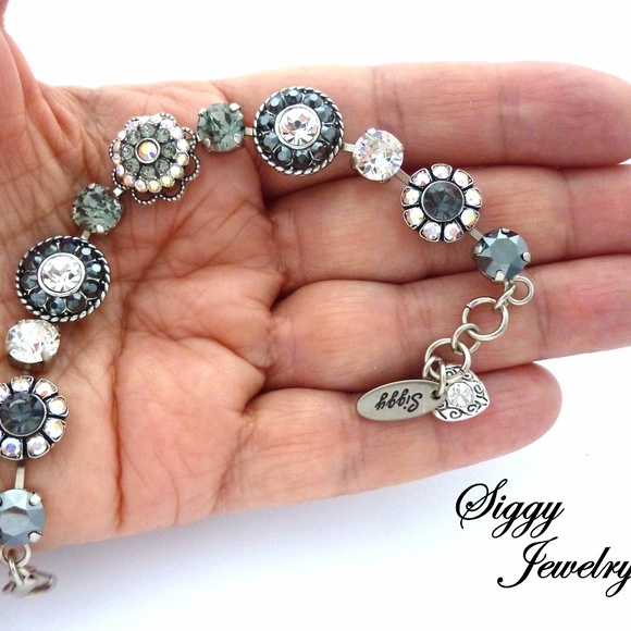 Swarovski Crystal Victorian Style Flower Bracelet - Picture 7 of 8