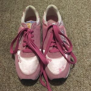Pink Roos pocket sneakers. Size 8.5, EUC