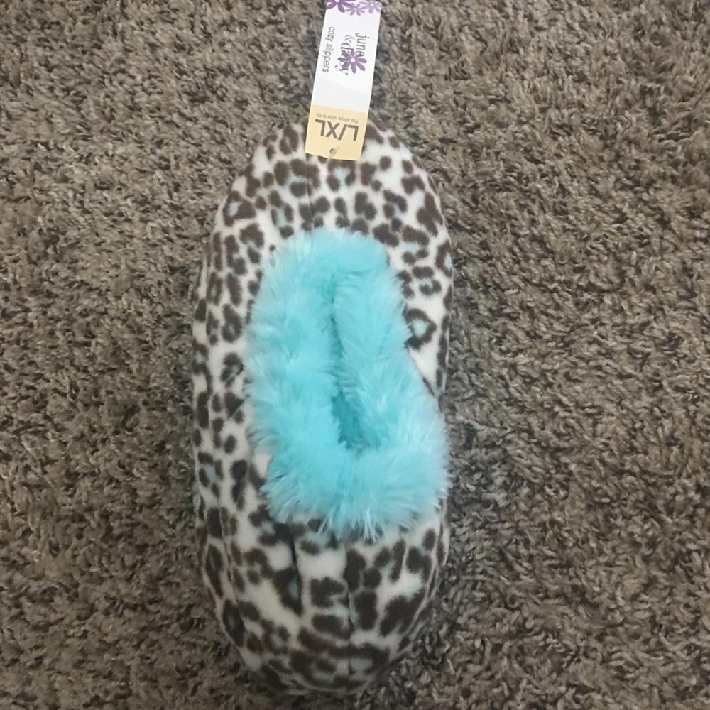 Soft & comfy house shoe slippers