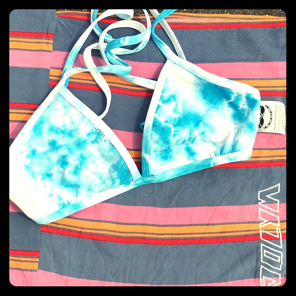 Jolyn triangle top