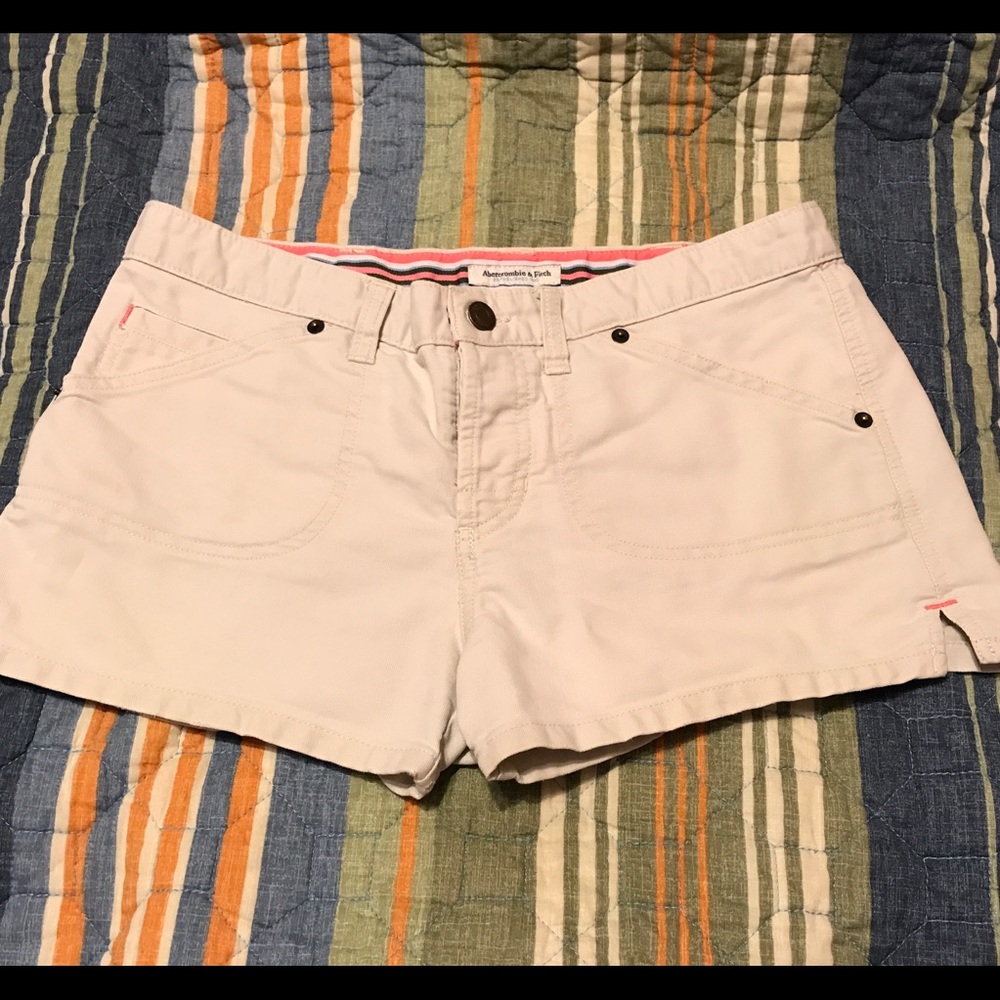 Abercrombie & Fitch Cream-Colored Shorts