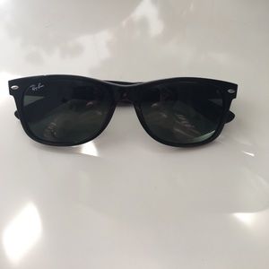 Ray-Ban RB2132 New Wayfarer 55mm