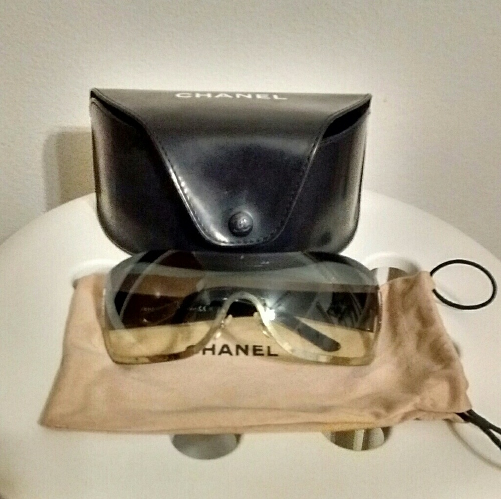 CHANEL sunglasses