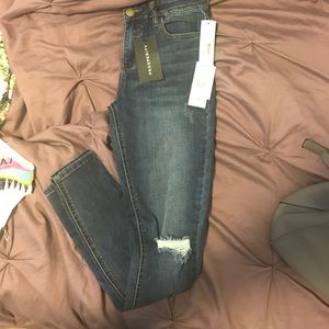 Prosperity Distressed Skinny Jean