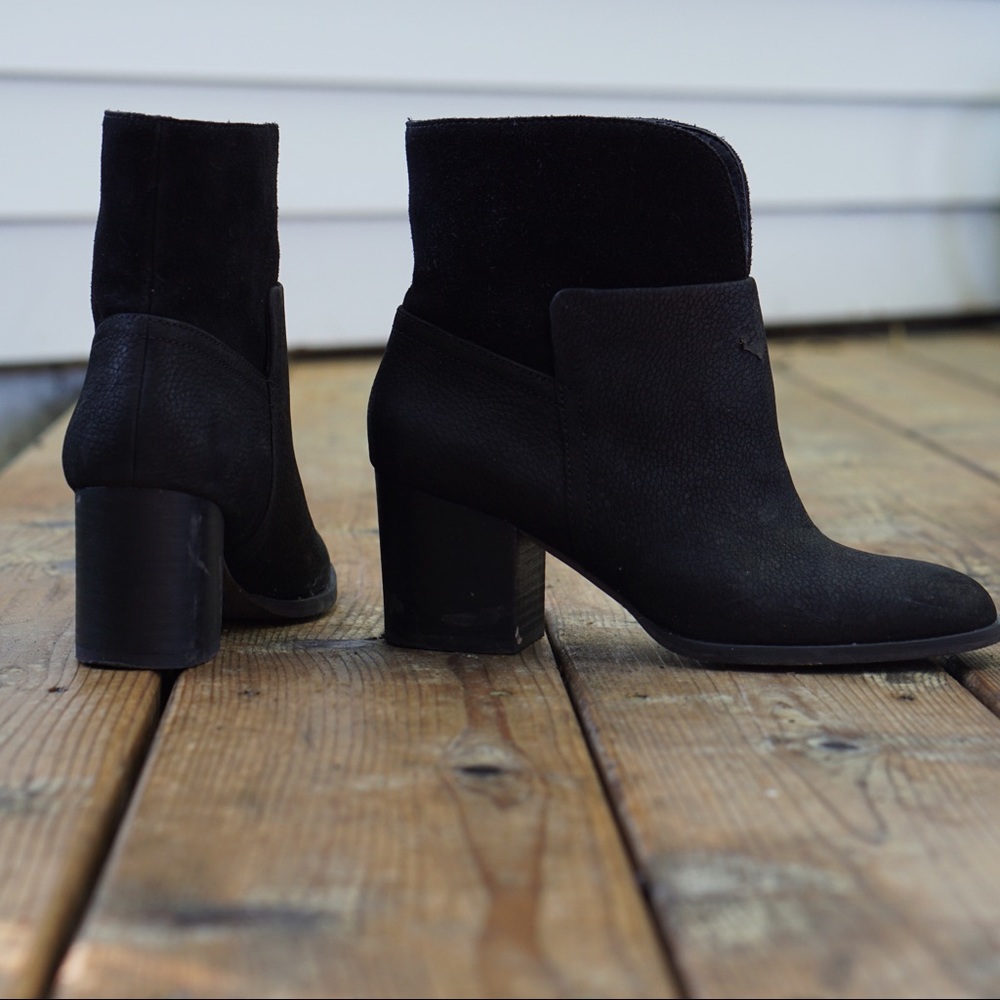 Nine West Black Leather Chunky Heel Boots - Sz 7M