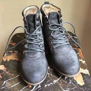 Matt Bernson hiking boots. Lace up size 8.