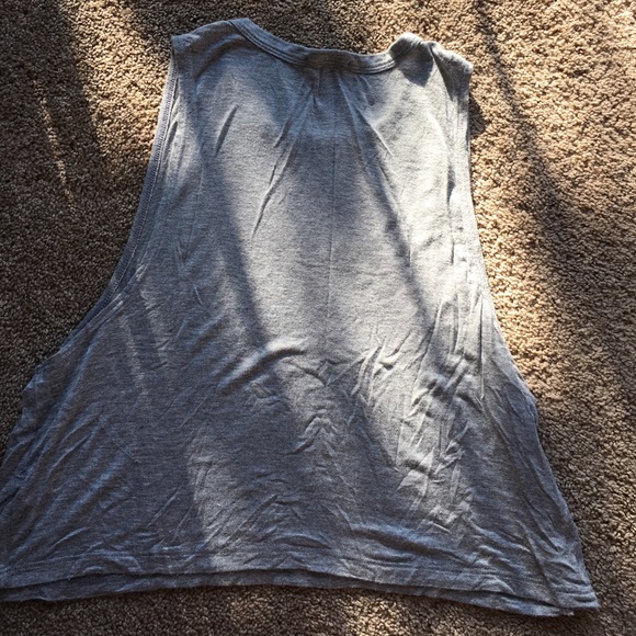 Tribal multi-colored loose tank top. - Picture 4 of 4