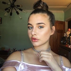 Meet your Posher, Isabela