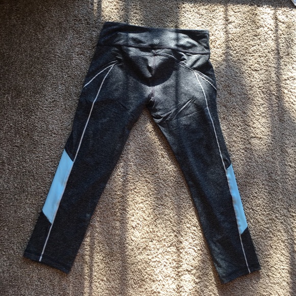 Yoga pants - Picture 2 of 3