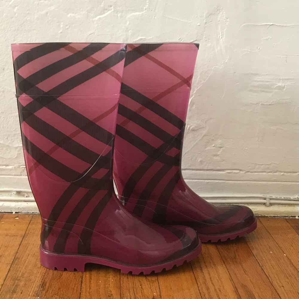 Authentic Burberry purple rain boots sz 38 8.5