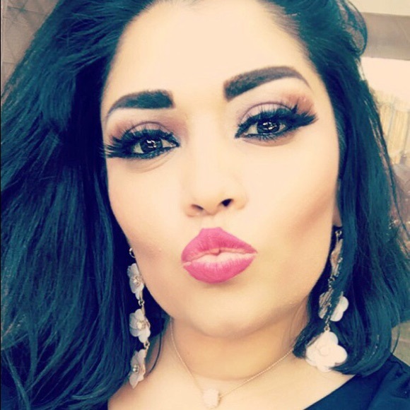 Meet your Posher, Maria - Picture 1 of 1