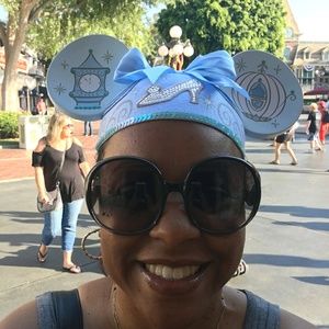 Meet your Posher, Monique