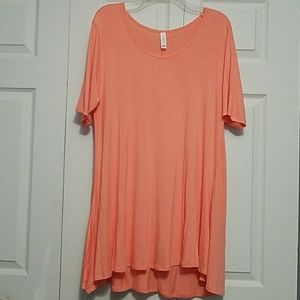 NWOT - LuLaRoe Perfect T
