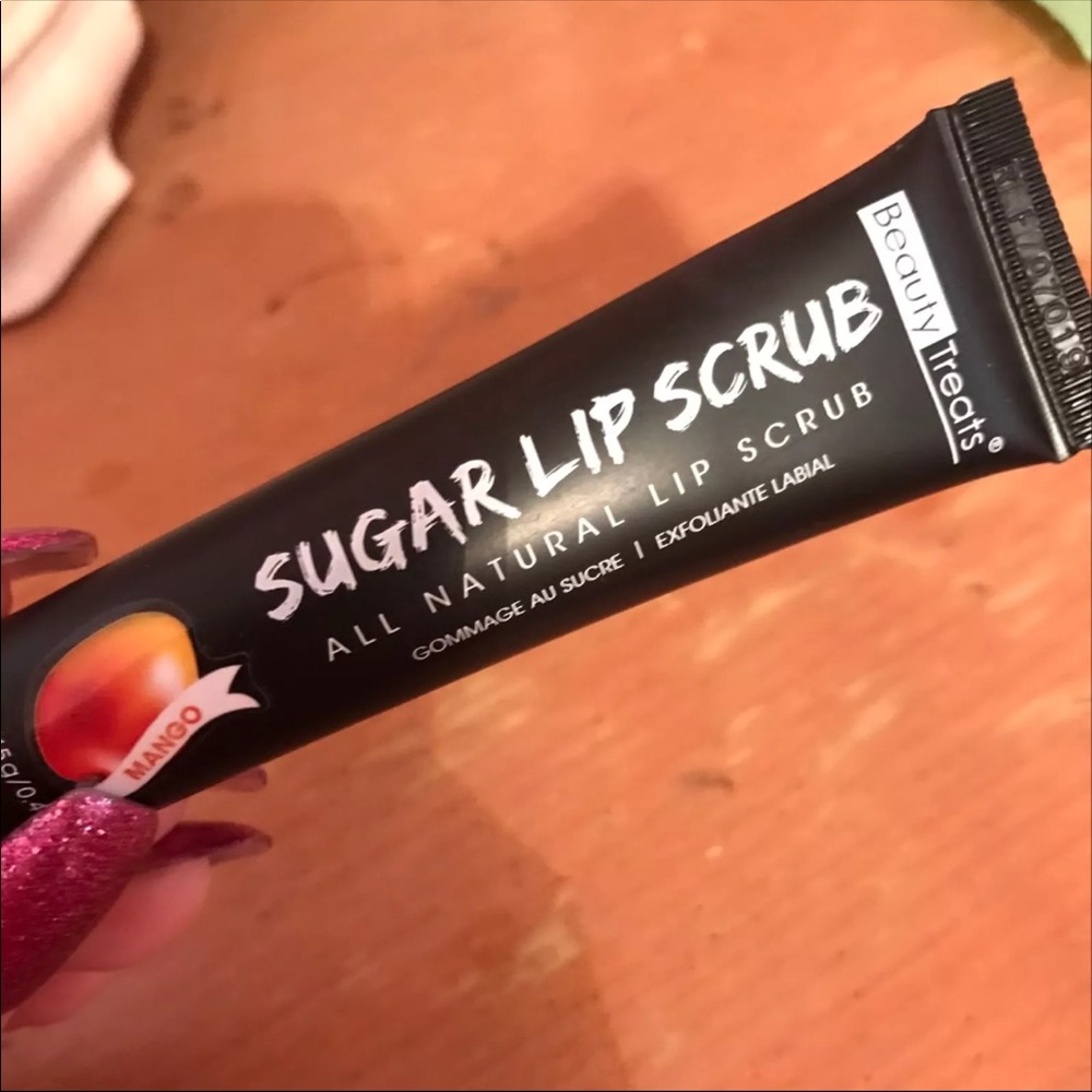 Sugar lip scrub