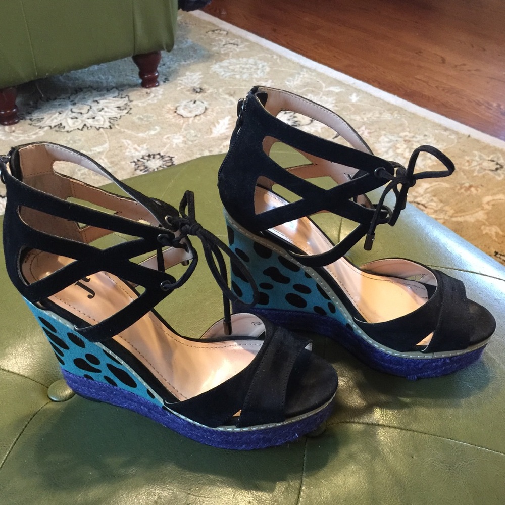 Fun and funky black tied sandal wedge. Sz 7.5