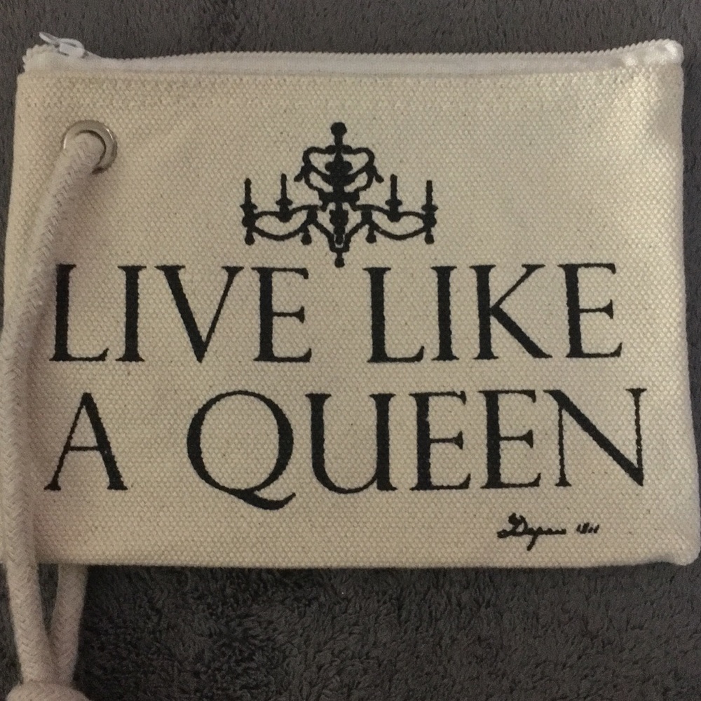 NWOT "Live Like a Queen" canvas wristlet