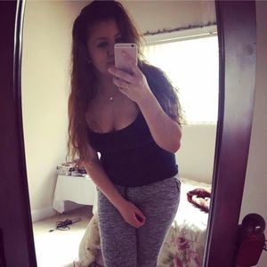 Meet your Posher, Idania