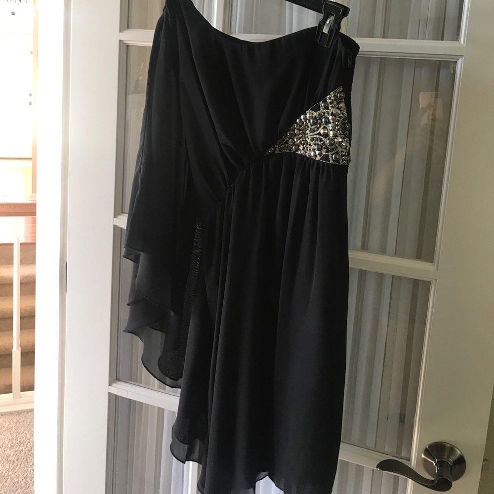 One shoulder chiffon dress