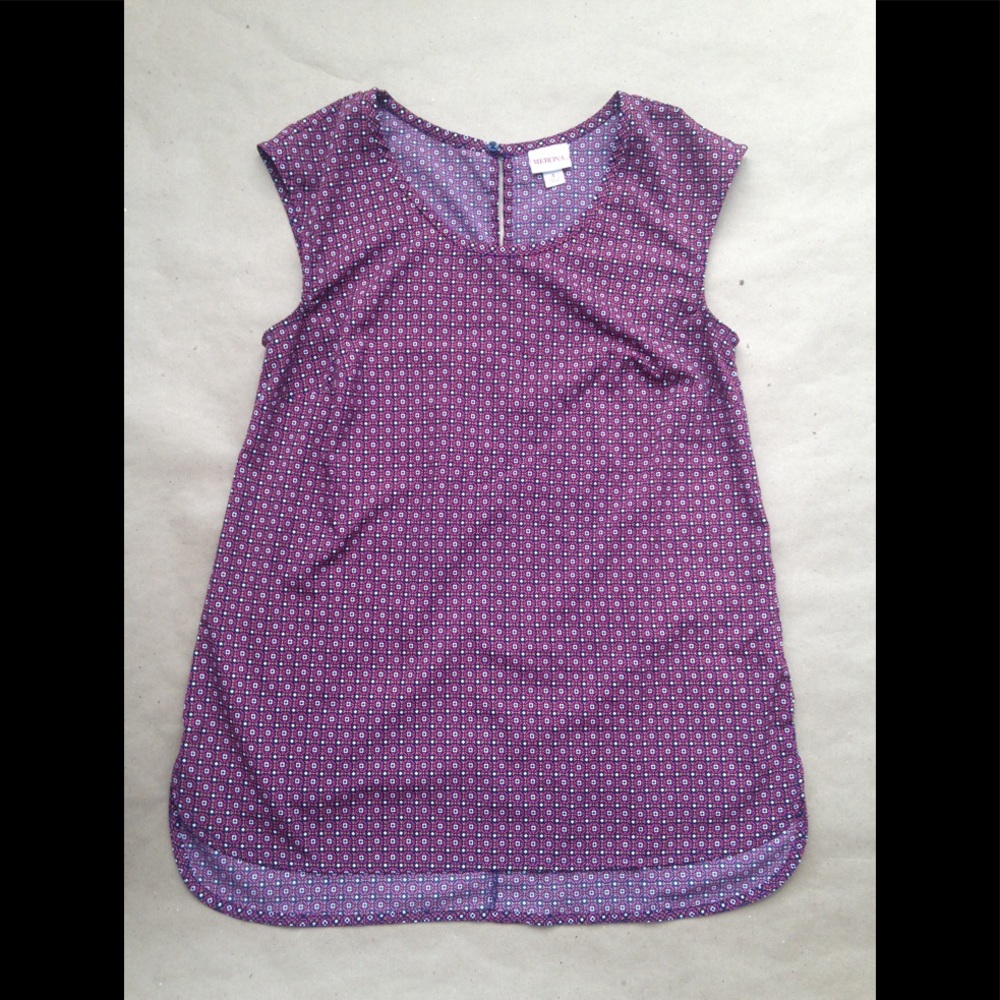 Sleeveless geometric design blouse