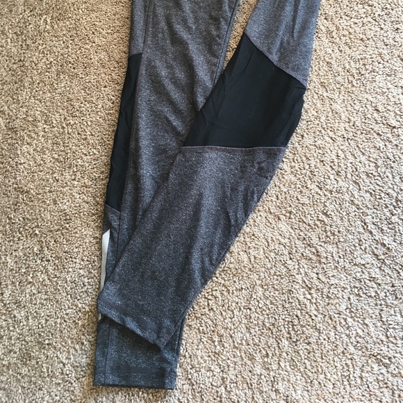 Yoga pants - Picture 2 of 4