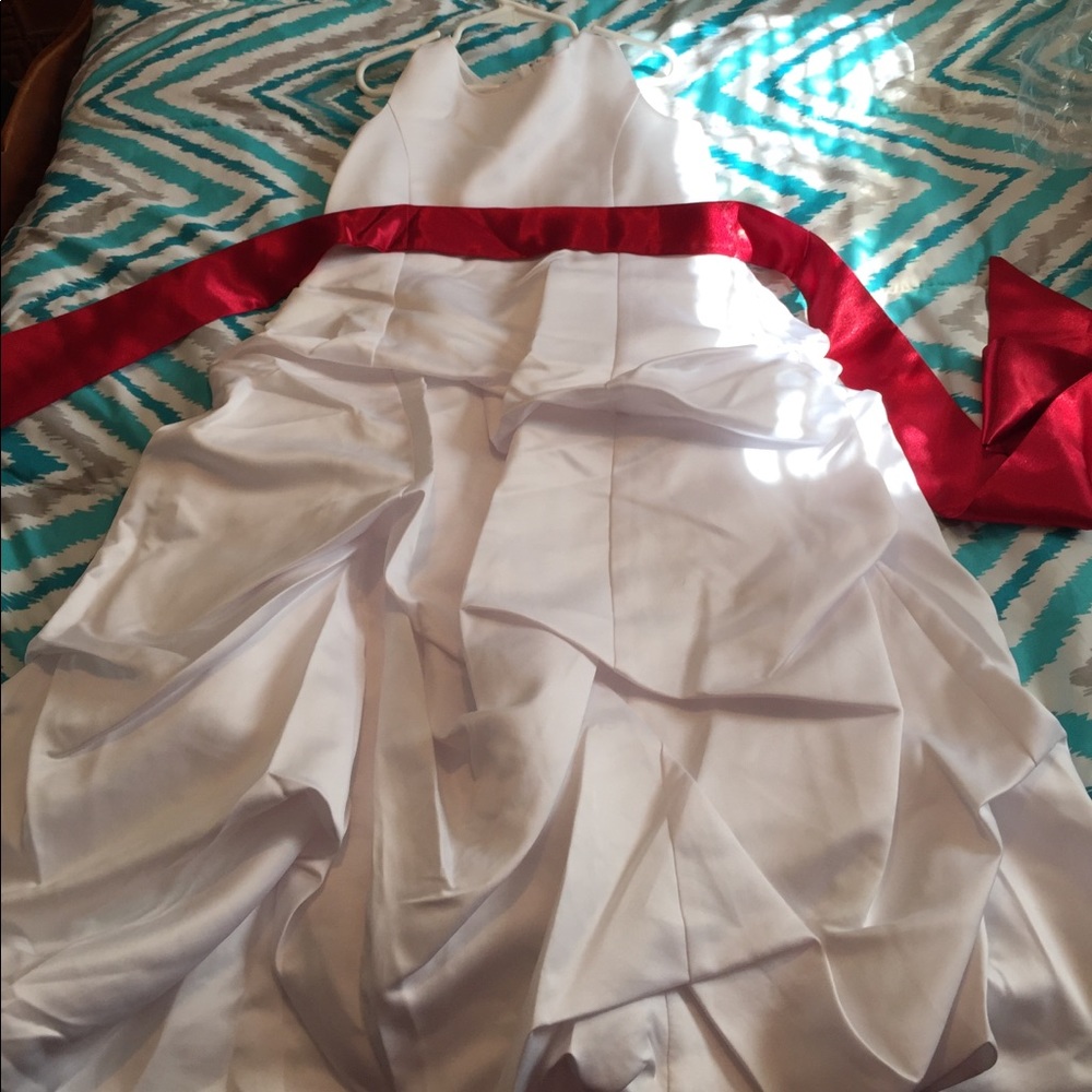 Beautiful new without tags special occasion dress