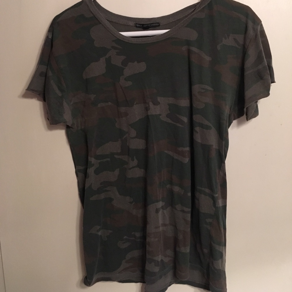 Truly madly deeply UO tee