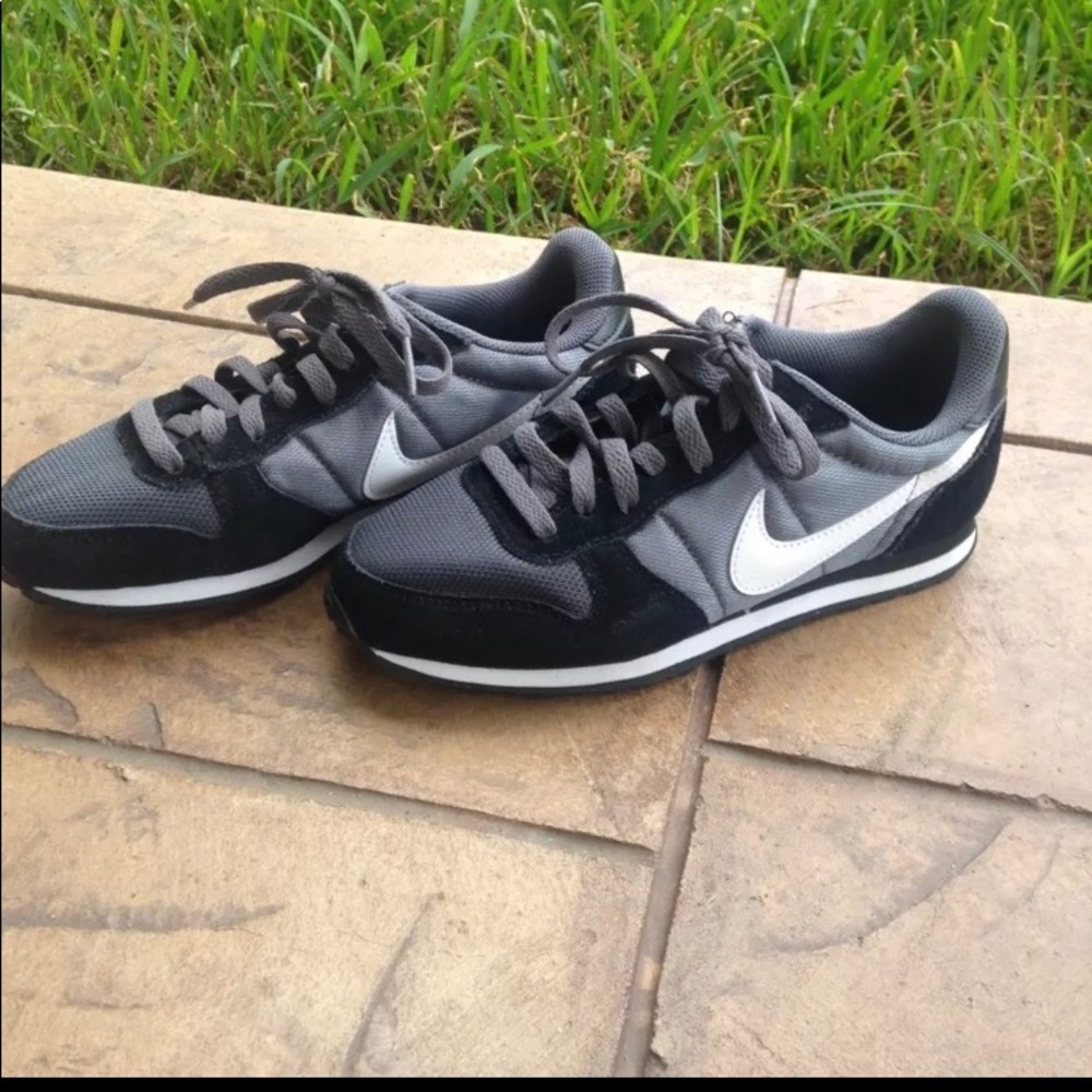 Nike Women's Genicco
