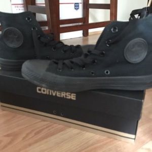 All black hi top Converse size 6 men's/8 women's