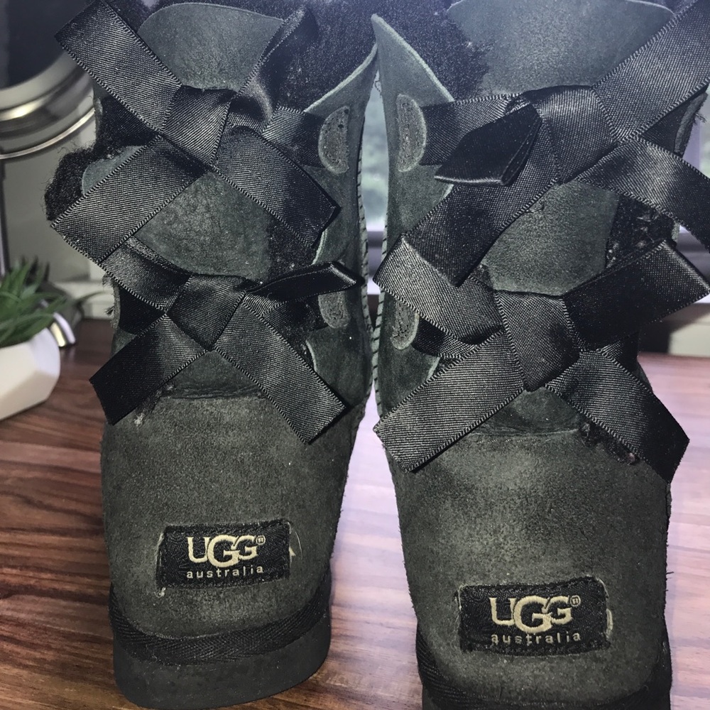 black bailey bow uggs